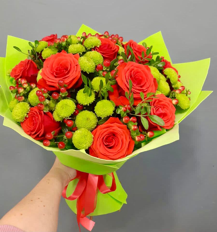 Букет цветов из: Хризантемы и Розы в Зональной Станции