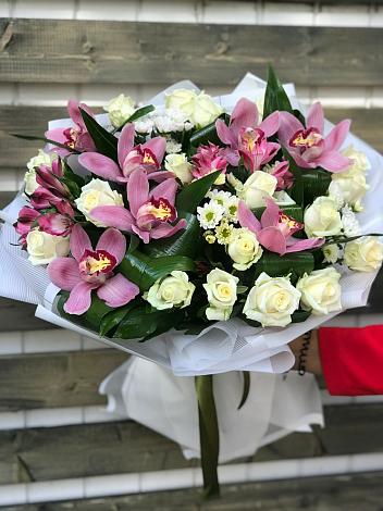 Букет цветов из: Розы и Хризантемы в Зональной Станции