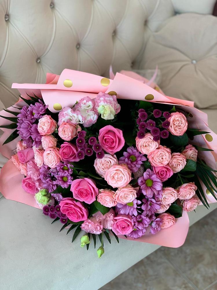 Букет цветов из: Хризантемы, Розы и Лизиантусы в Зональной Станции