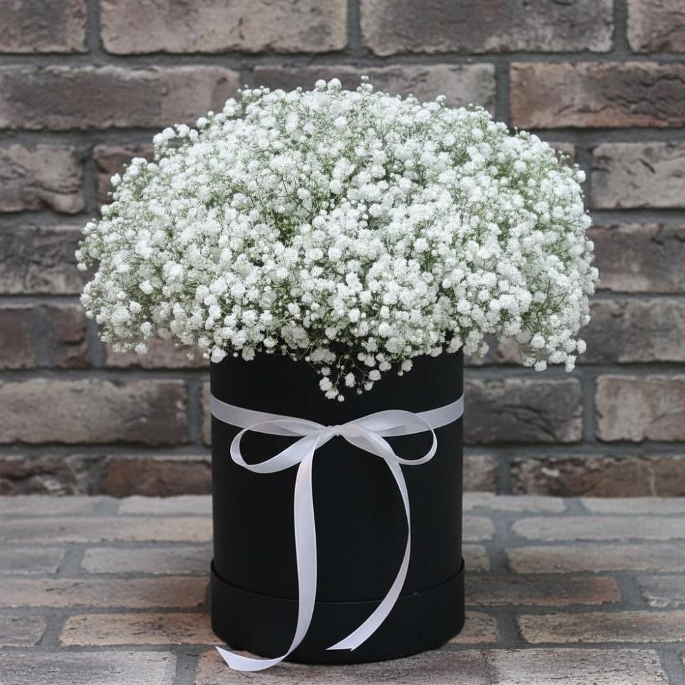 Цветочная композиция из Гипсофила в шляпной коробке в Зональной Станции