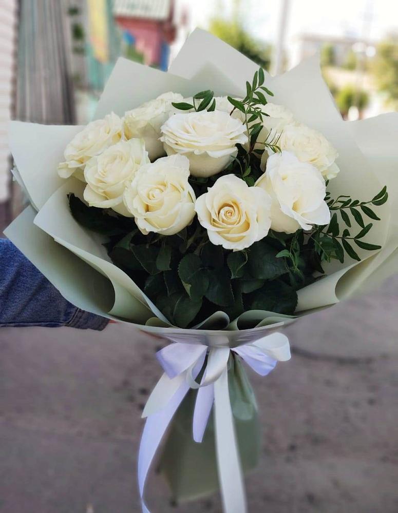 Букет Белые розы Проуд в Зональной Станции