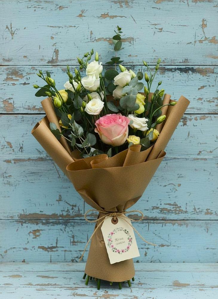 Букет цветов из: Розы и Лизиантусы в Зональной Станции