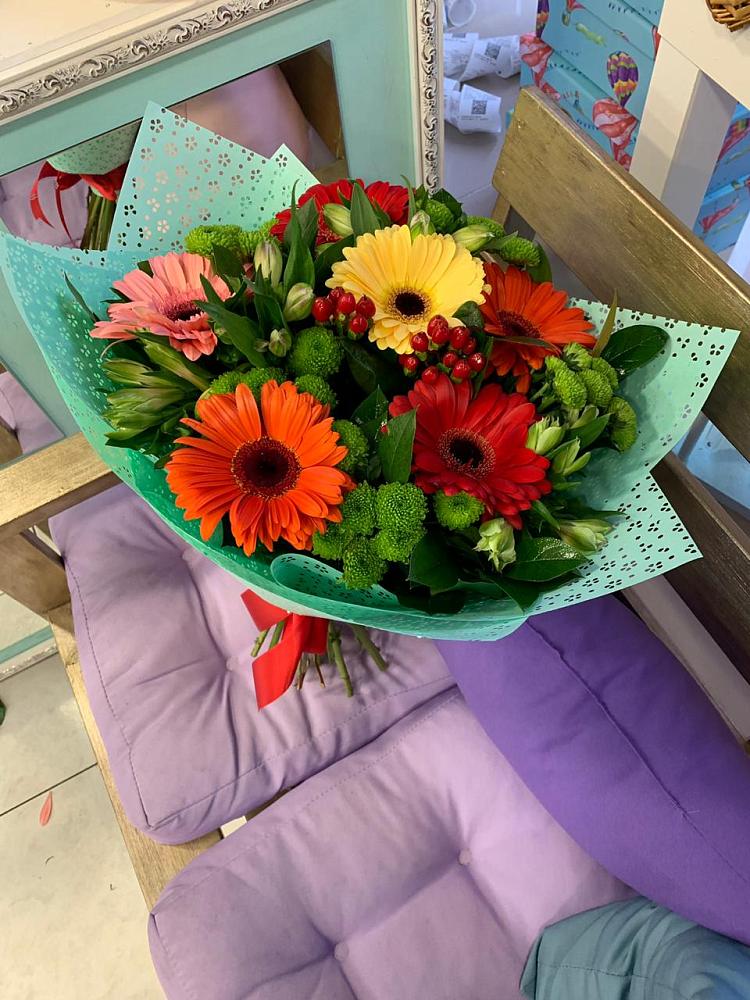 Букет цветов из: Герберы, Хризантемы и Альстромерии в Зональной Станции