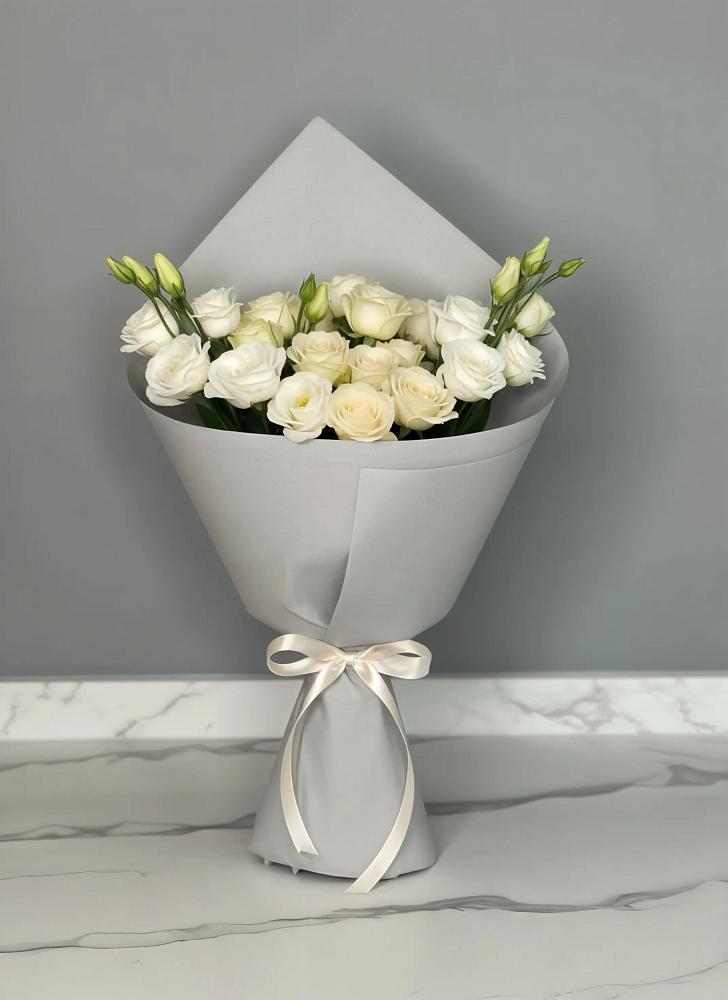 Букет цветов из: Розы и Лизиантусы в Зональной Станции