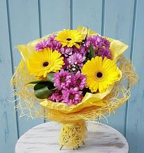 Букет цветов из:  Хризантемы и Герберы в Зональной Станции