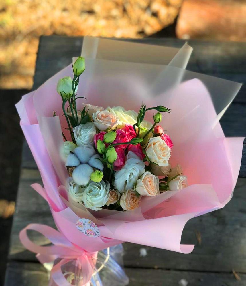 Букет цветов из: Розы и Лизиантусы в Зональной Станции