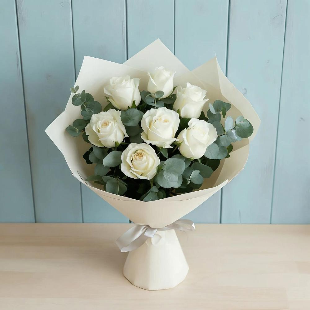 Букет Белые розы в Эвкалипте в Зональной Станции