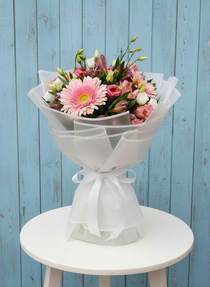 Букет цветов из: Герберы, Альстромерии и Лизиантусы в Зональной Станции