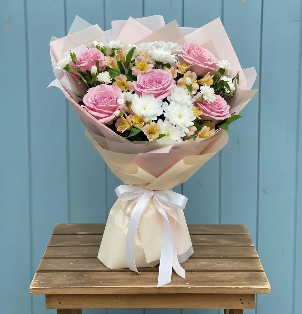 Букет цветов из: Гвоздики, Орхидеи и Розы в Зональной Станции