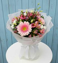 Букет цветов из:  Герберы, Альстромерии и Лизиантусы в Зональной Станции