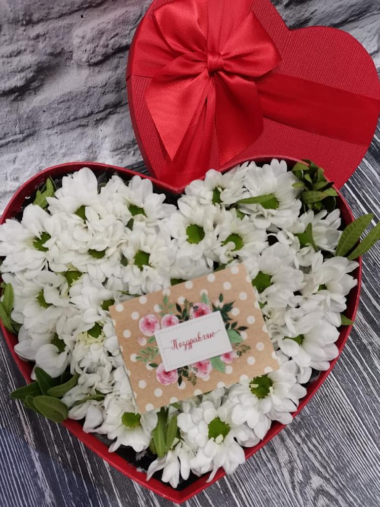 Цветочная композиция из Хризантемы в виде сердца в Зональной Станции