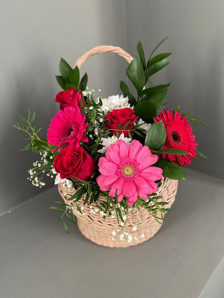 Цветочная композиция из Розы, Хризантемы и Герберы в корзине в Зональной Станции