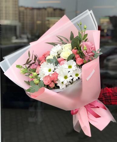 Букет цветов из: Розы, Лизиантусы и Хризантемы в Зональной Станции
