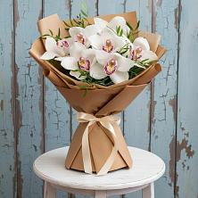 Букет цветов из:  Орхидеи и Розы в Зональной Станции