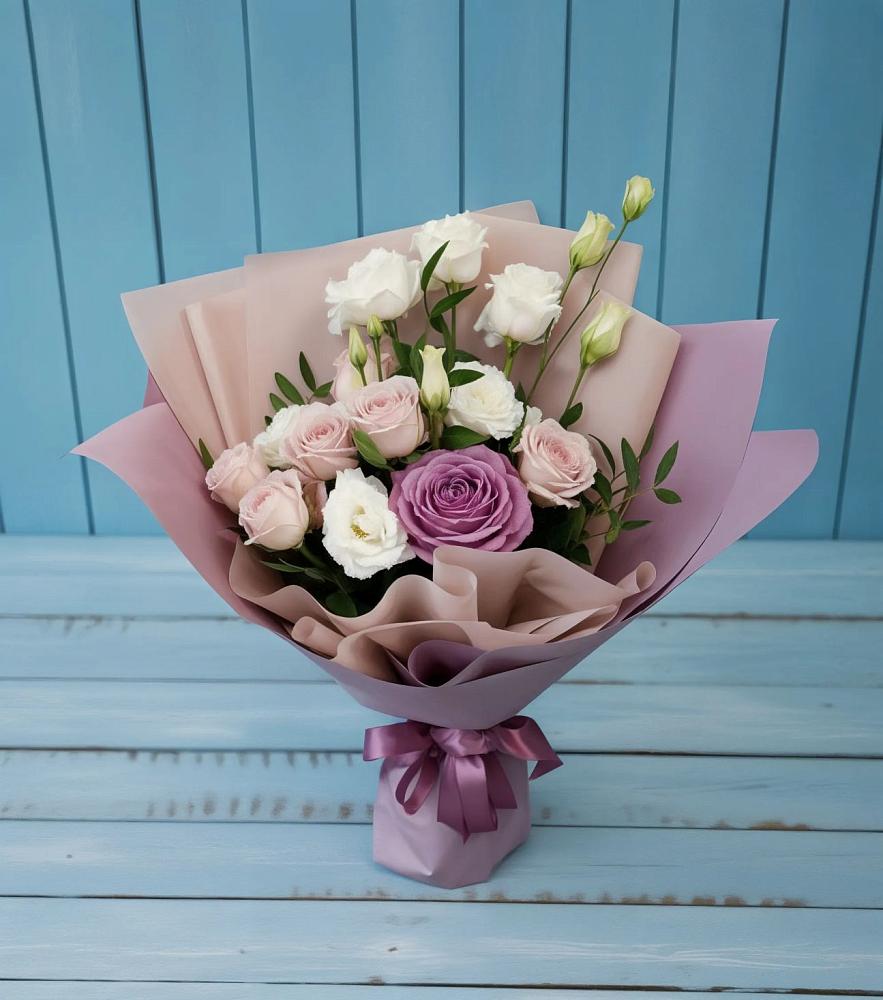 Букет цветов из: Розы и Лизиантусы в Зональной Станции